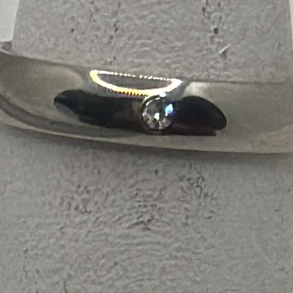 NWOT Size 6 Stainless steel band with solitaire zircon stone - Picture 2 of 4